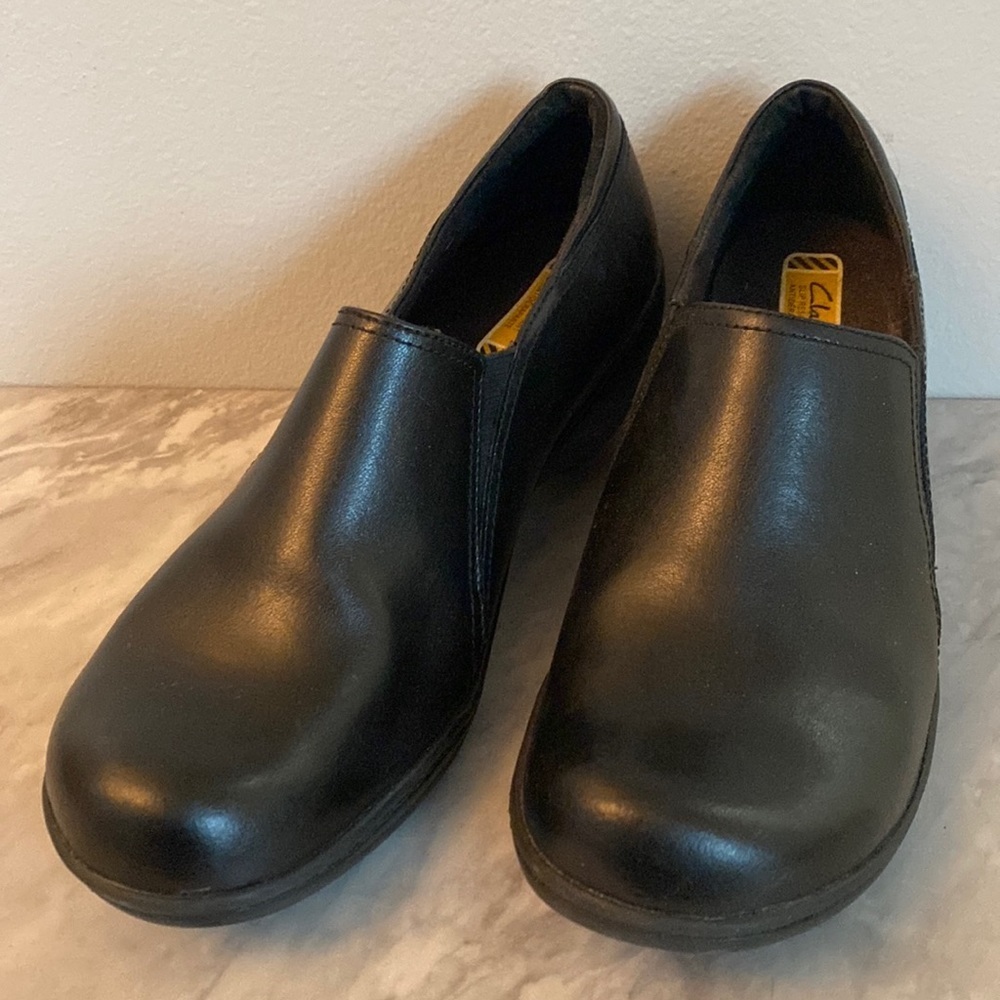 Clarks slip resistant clogs